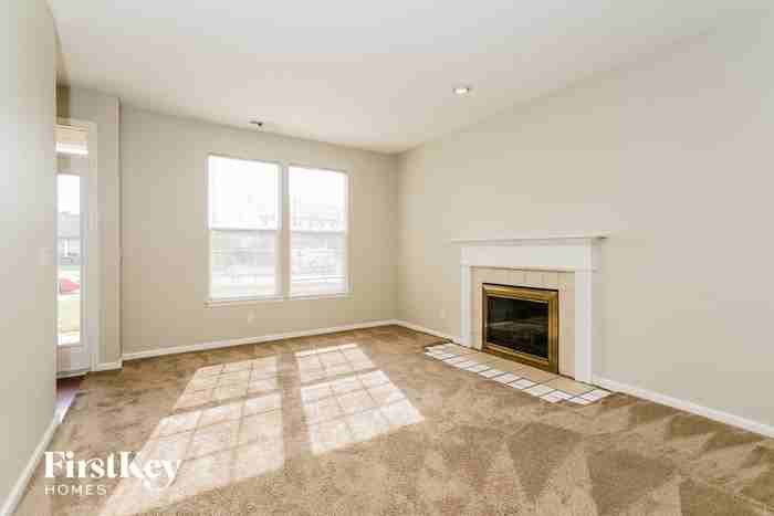 1420 Miami Ln - Photo 2 of 16