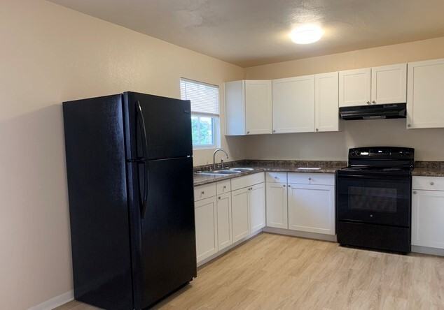 111 Lansing Ln - Photo 3 of 10
