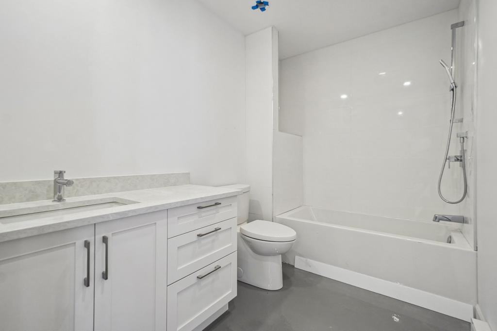2502 Rue Denonville - Photo 3 of 4