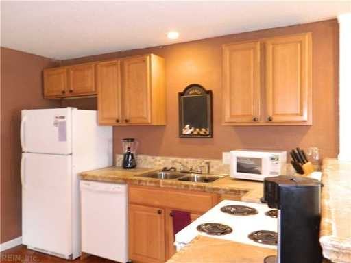 7503 Fargo Ave - Photo 3 of 9