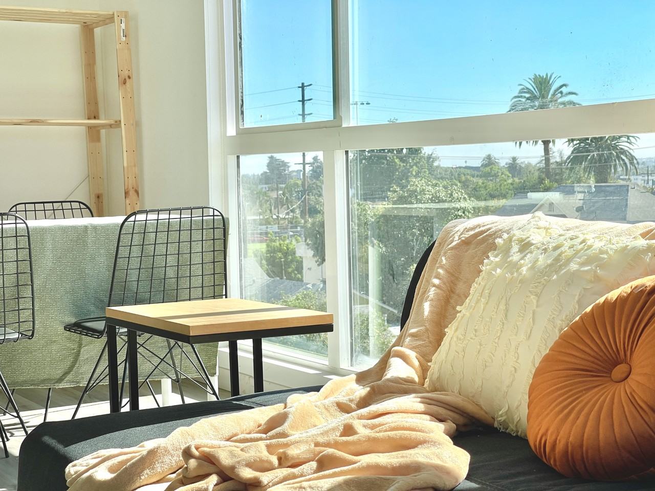 1476 W 35th St - Photo 3 of 50