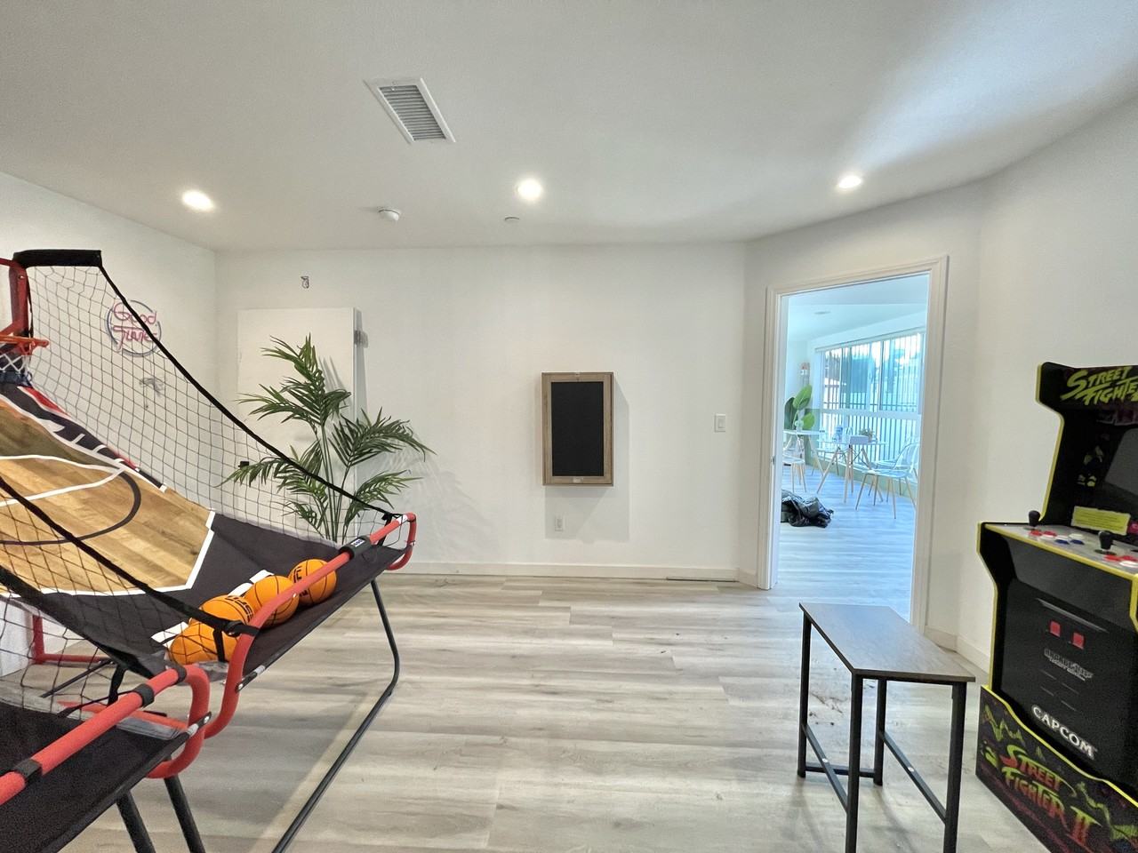 1476 W 35th St - Photo 5 of 50