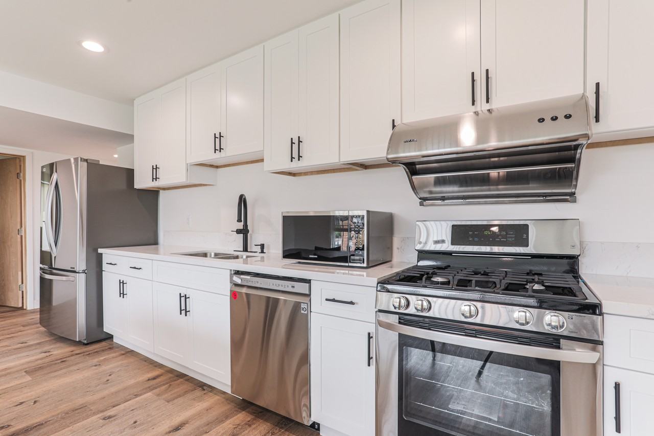 1545 W 36th Pl - Photo 4 of 41