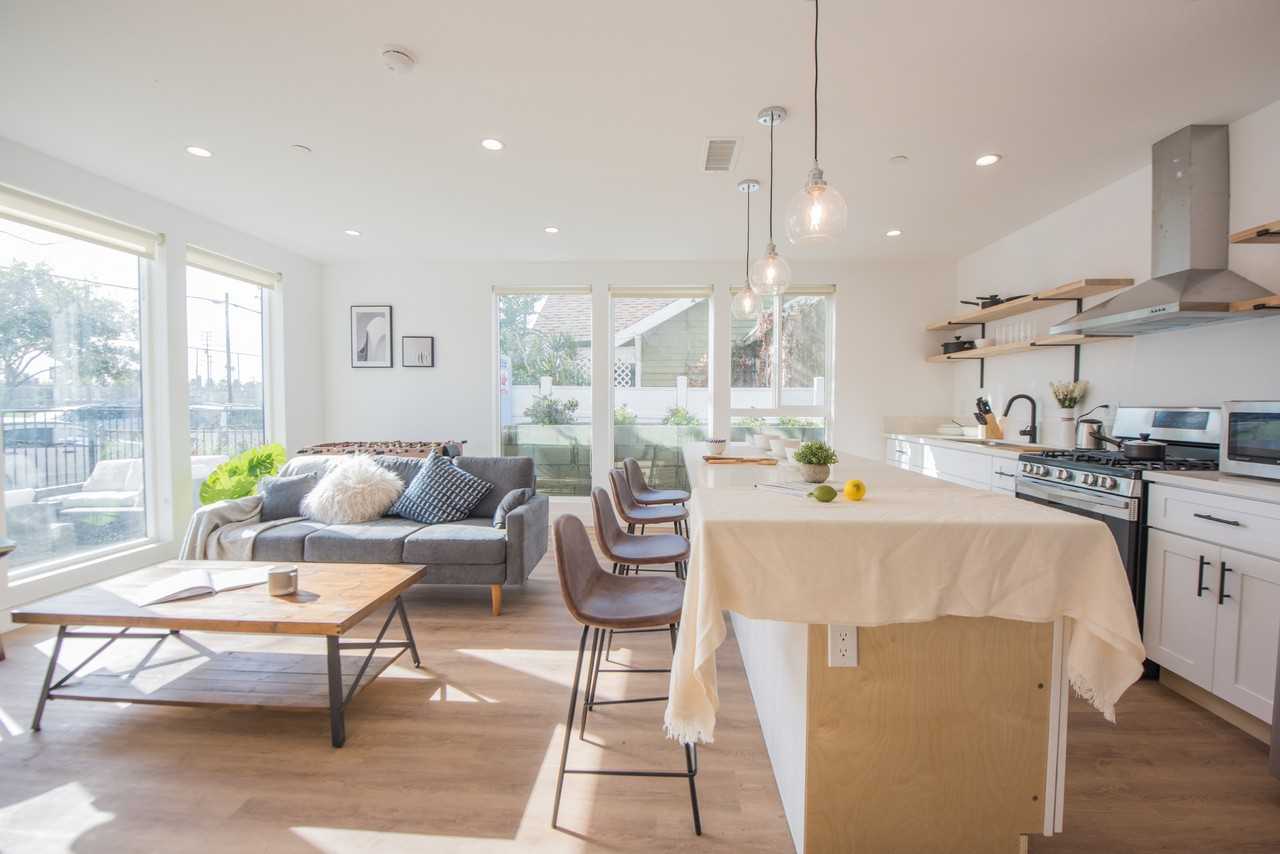 1601 W 35th St - Photo 3 of 50