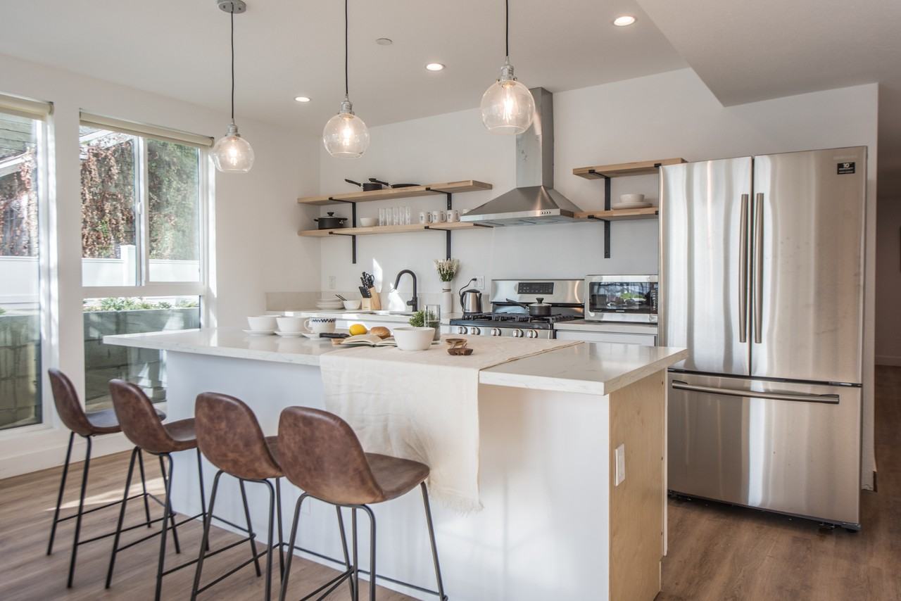 1601 W 35th St - Photo 4 of 50