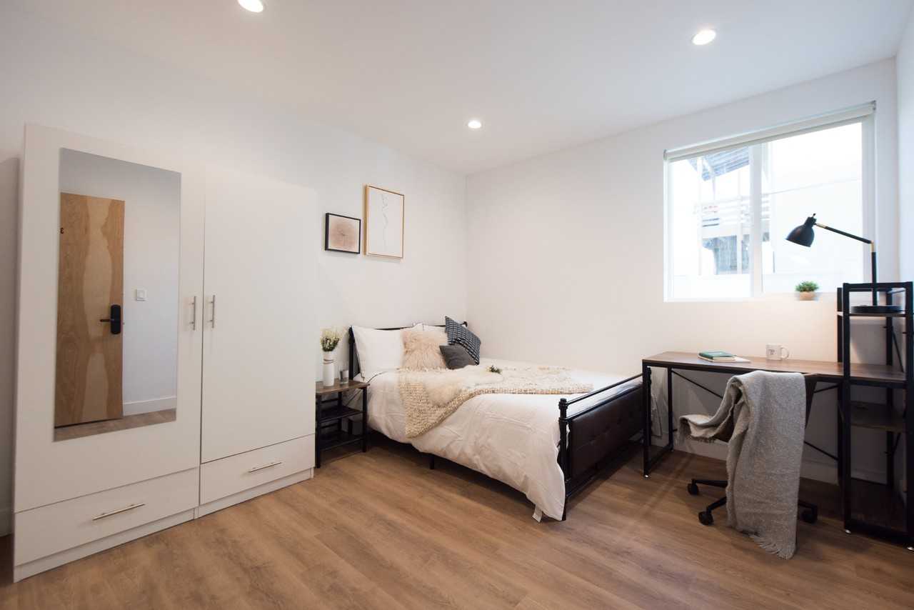 1601 W 35th St - Photo 5 of 50