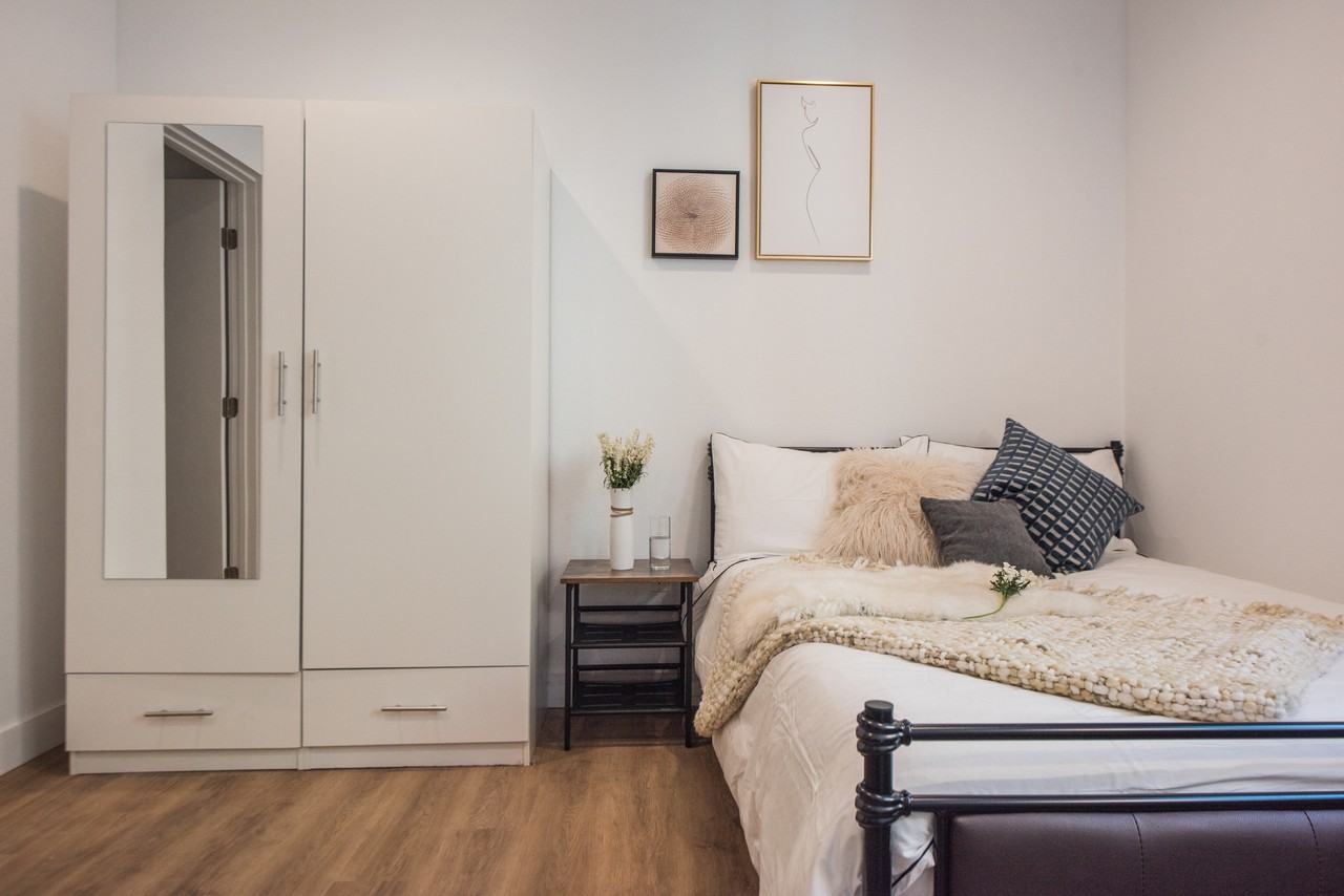 1601 W 35th St - Photo 6 of 50