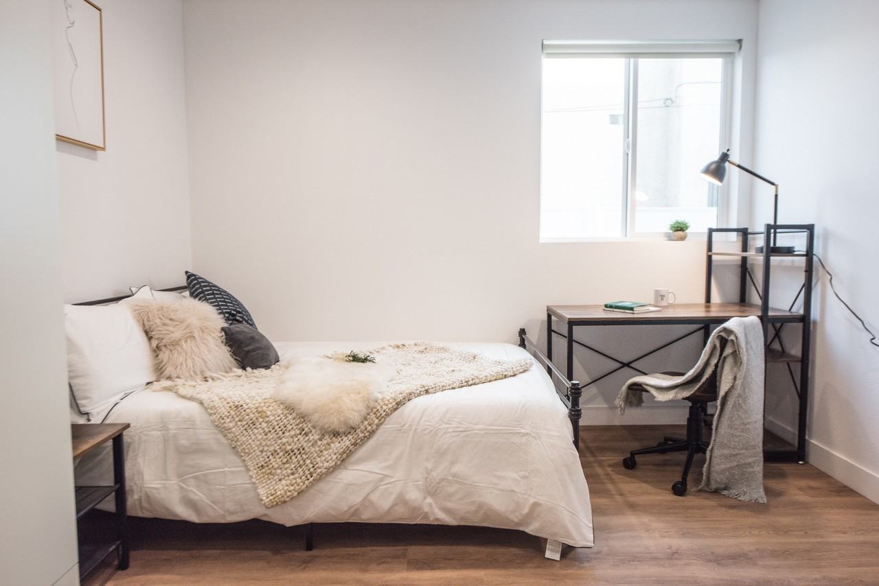 1601 W 35th St - Photo 7 of 50