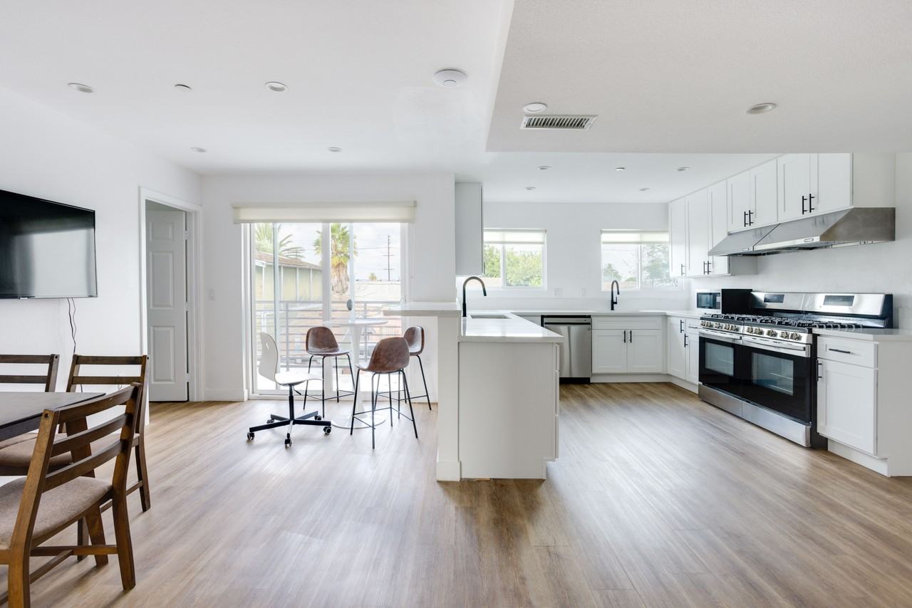 1620 W 35th Pl - Photo 2 of 50