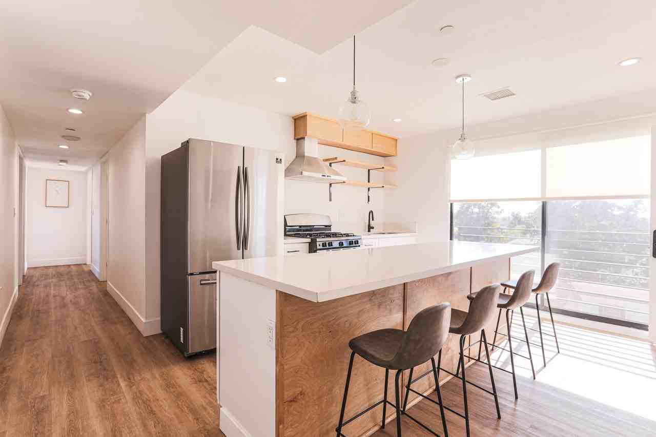 1620 W 35th Pl - Photo 5 of 50