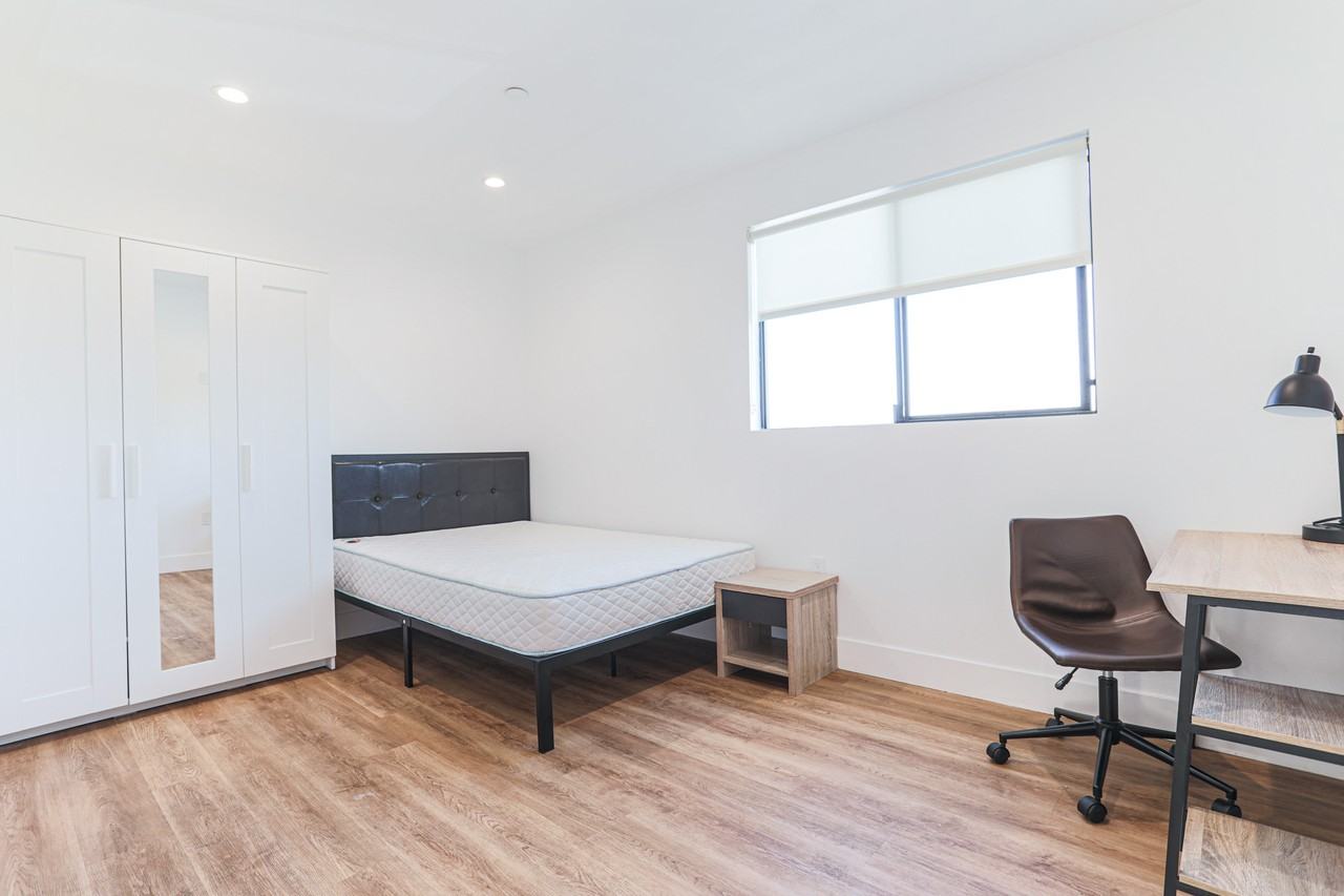 1620 W 35th Pl - Photo 6 of 50