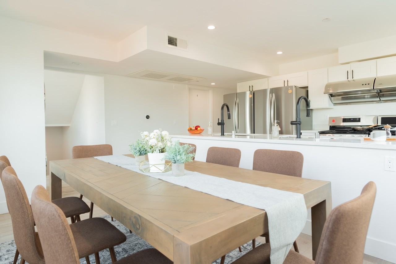 1622 W 35th St - Photo 3 of 50