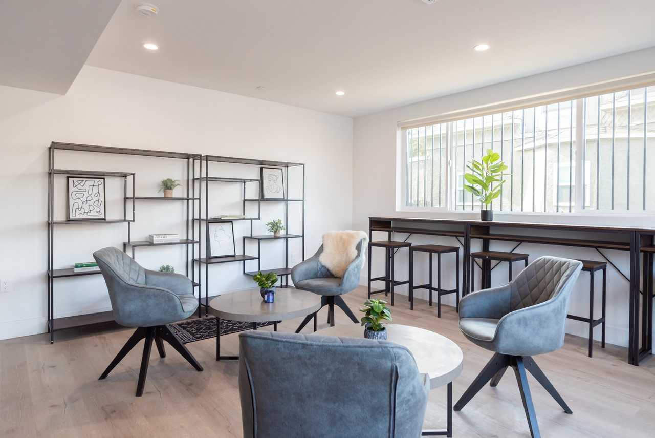 1622 W 35th St - Photo 4 of 50