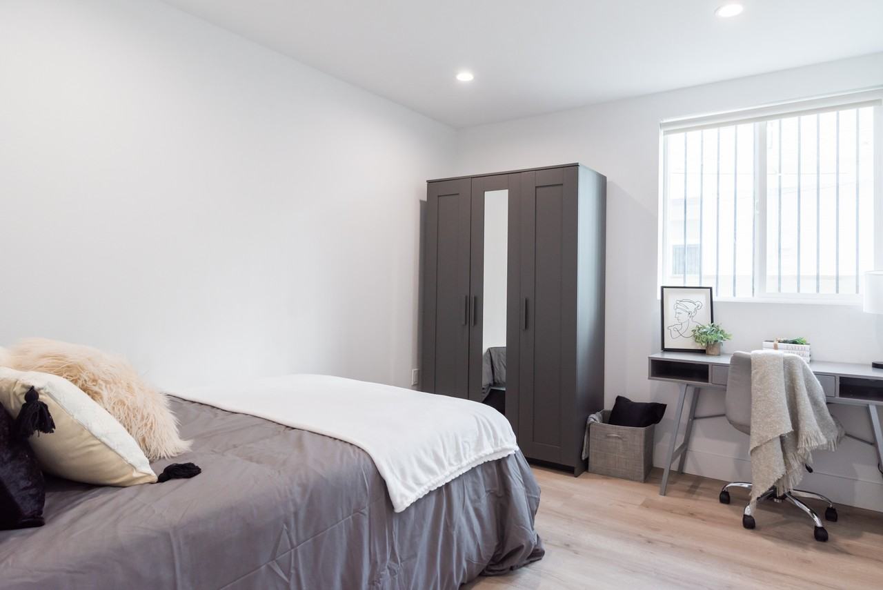 1622 W 35th St - Photo 6 of 50