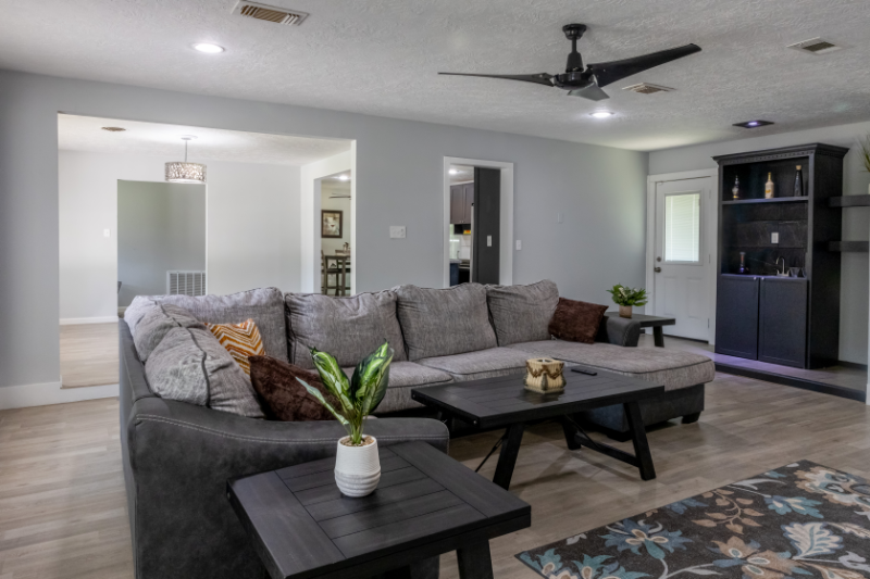 1031 Clark St - Photo 2 of 44