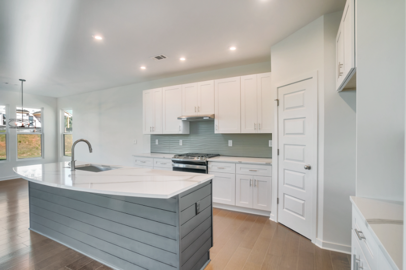 804 Michigan Cir - Photo 2 of 12