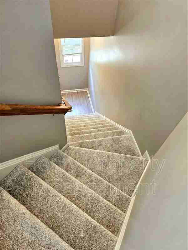 3321 Kudrow Ln - Photo 3 of 21