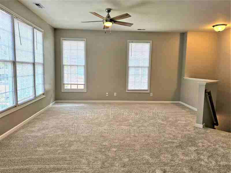 3321 Kudrow Ln - Photo 4 of 21