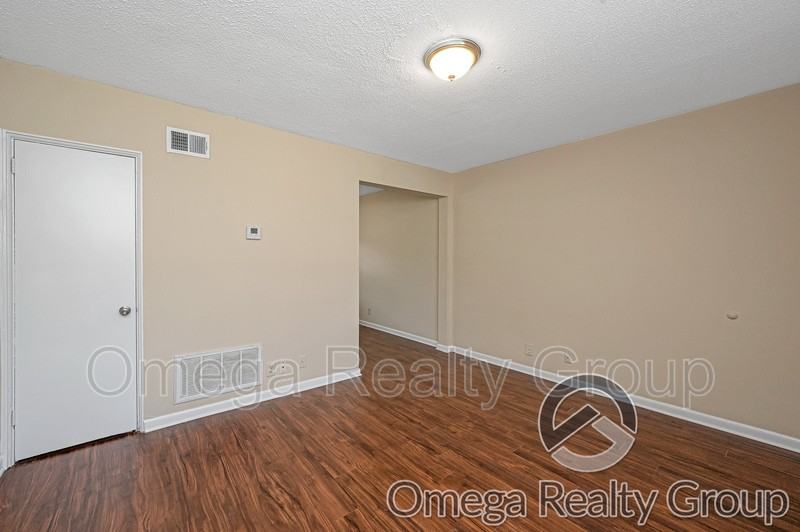 600 S Broadway Ave #J2 - Photo 5 of 19