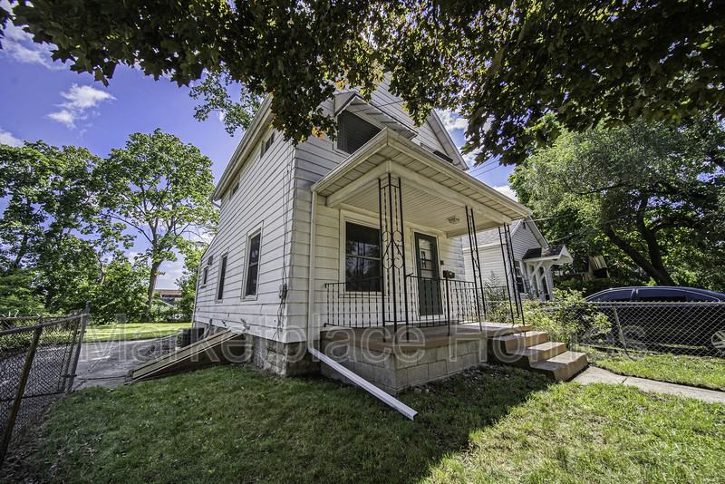 1410 Christopher St - Photo 3 of 26