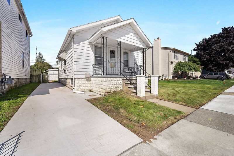 2304 Cora St - Photo 2 of 12