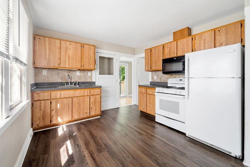 2304 Cora St - Photo 3 of 12