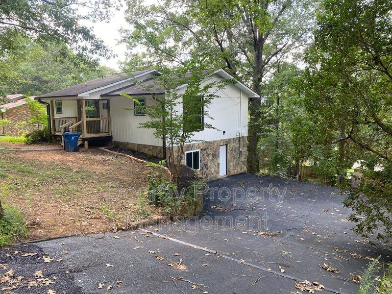 405 Dempsey Ln - Photo 3 of 42