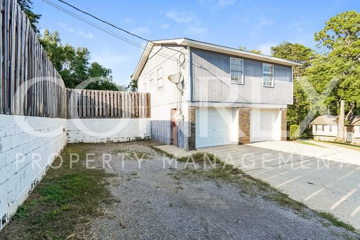 552 20th Ct Ne - Photo 2 of 4