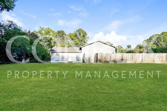 552 20th Ct Ne - Photo 3 of 4