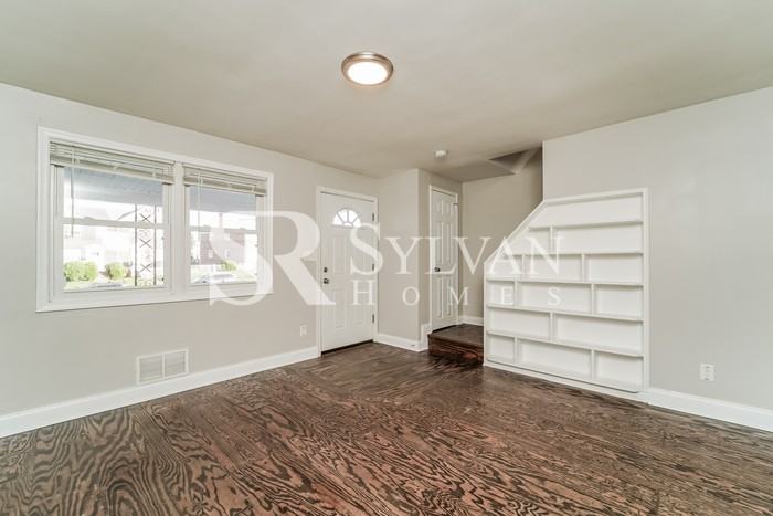 914 Saint Agnes Ln - Photo 3 of 16