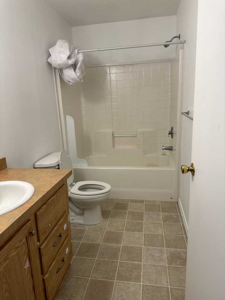 8532 Ayer St Se #NA - Photo 3 of 4