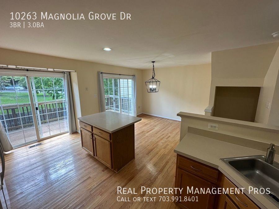 10263 Magnolia Grove Dr - Photo 2 of 23