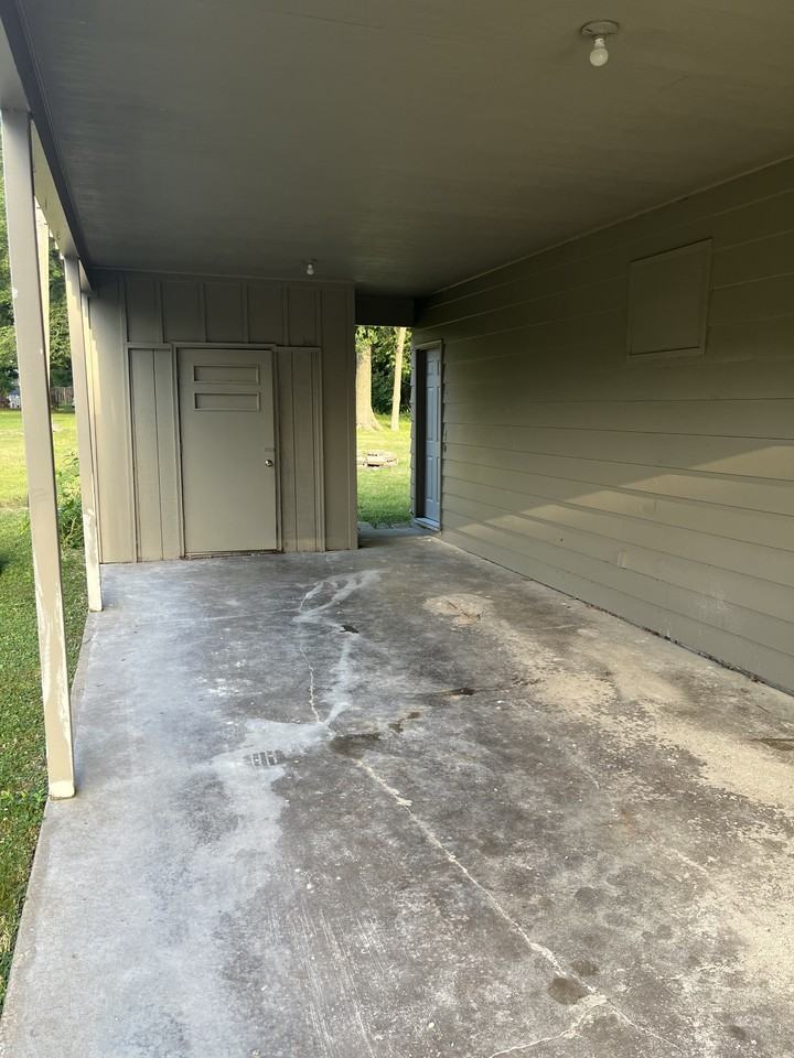 220 Lee St #220 - Photo 2 of 11