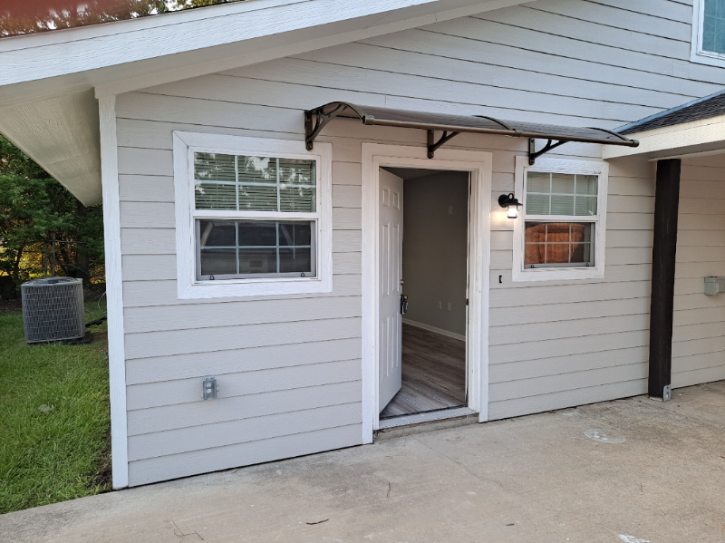202 Cherokee Dr - Photo 2 of 16