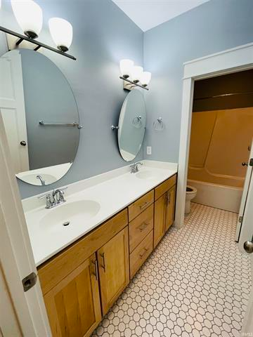 819 S Morton St - Photo 2 of 10