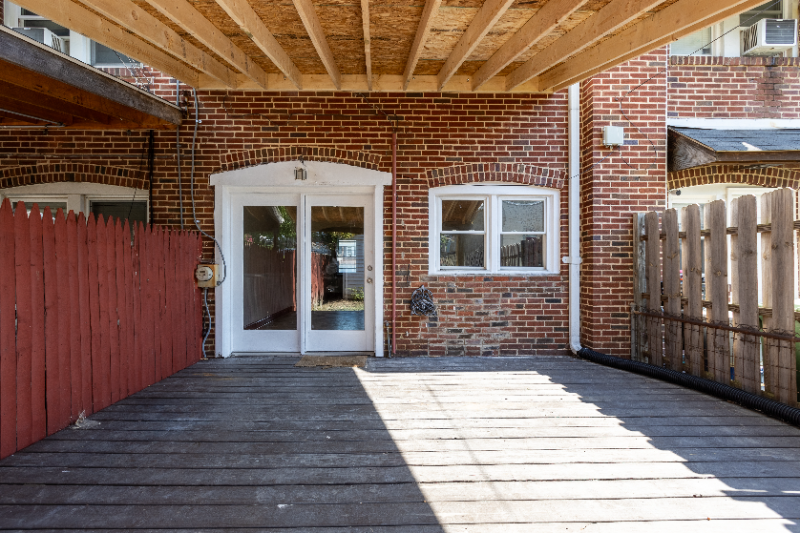 117 W Meadow Rd - Photo 2 of 23