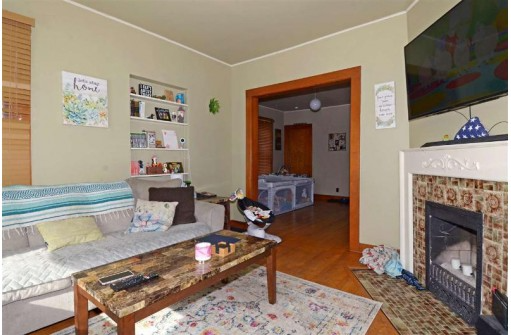 223 7th St - Photo 3 of 18