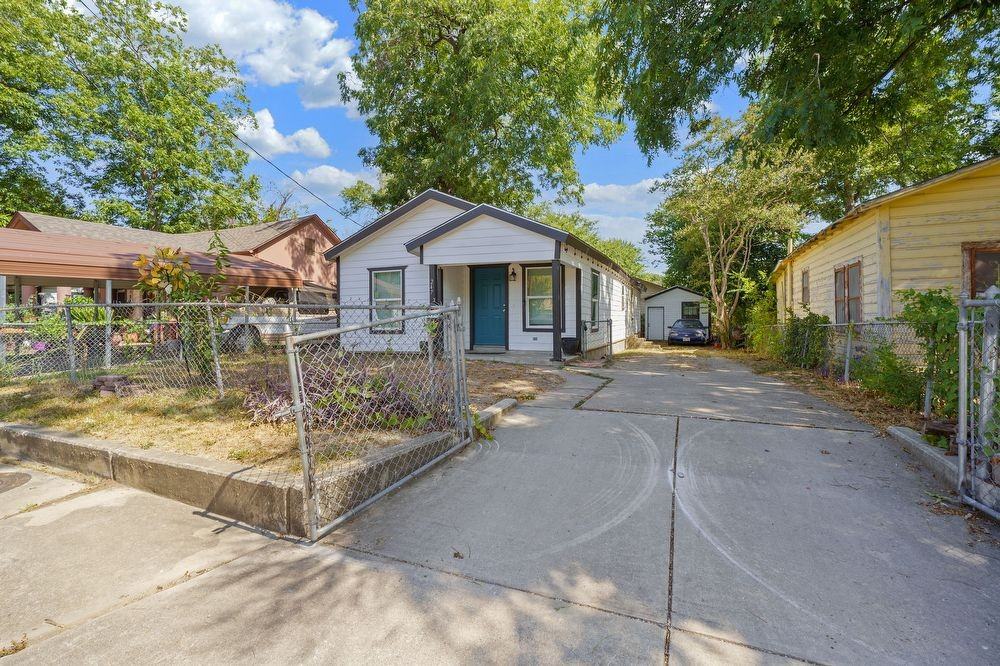 247 Hawthorne - Photo 2 of 29