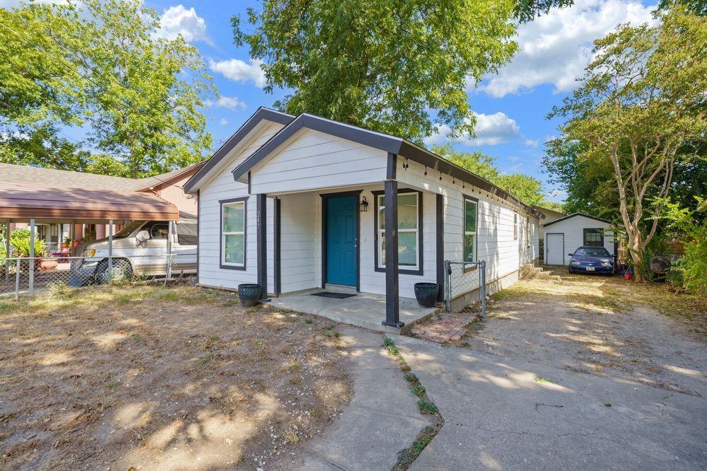 247 Hawthorne - Photo 3 of 29