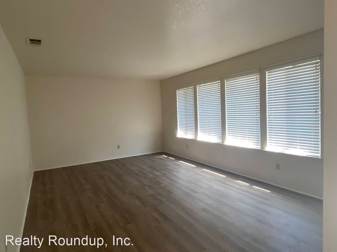 9765 Northridge Way - Photo 3 of 29