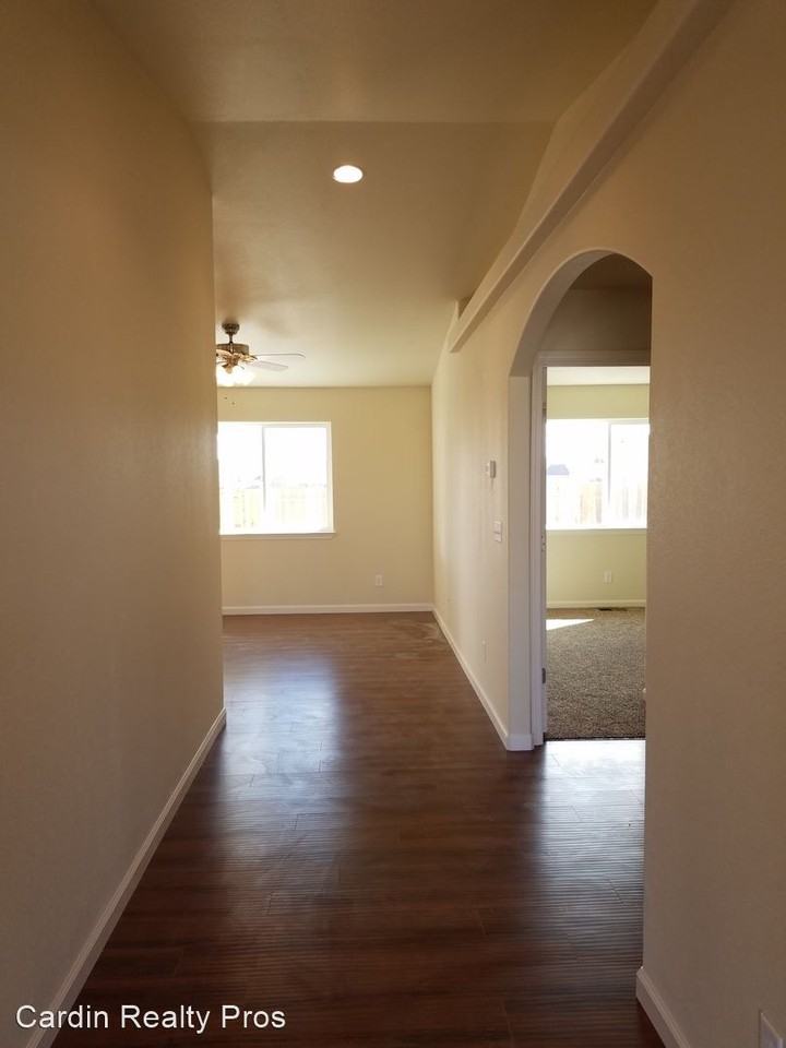 1861 Westward Ln - Photo 2 of 8