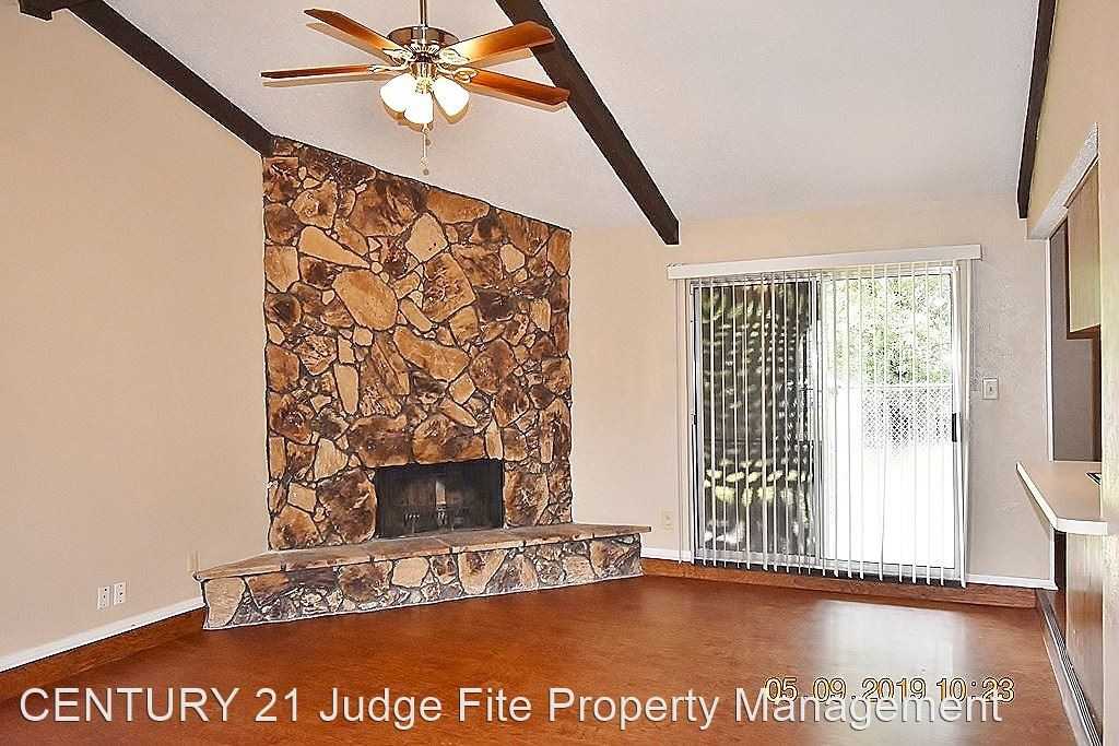 1006 Tracy Ln - Photo 2 of 11