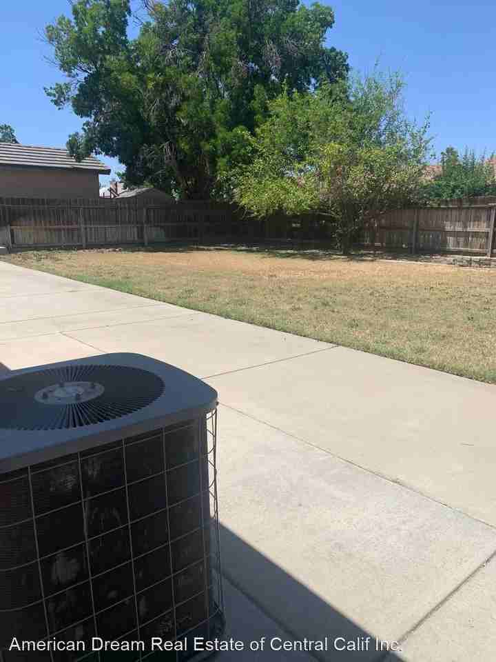 1046 W Pebble Dr - Photo 3 of 7