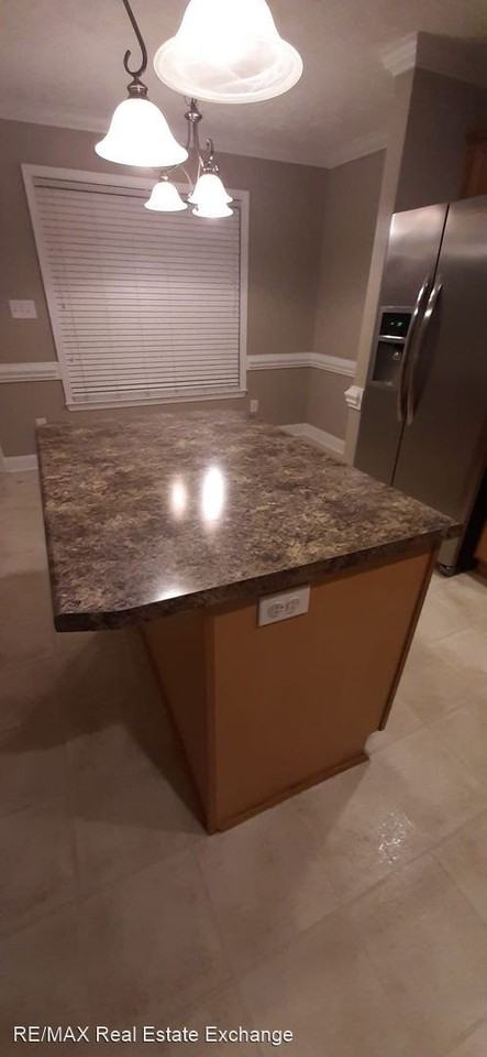 670 Amberdale West Cir - Photo 3 of 28