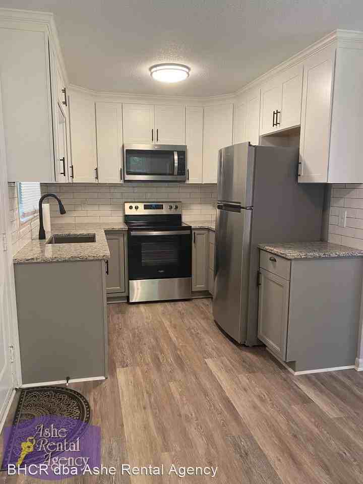 130 Oak St - Photo 3 of 19