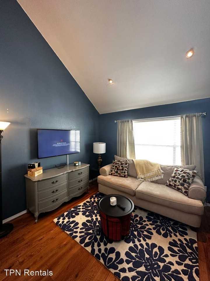 305 Settlers Park Dr - Photo 3 of 9