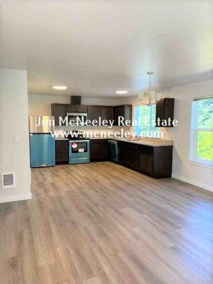 2155 N Wahanna Rd - Photo 3 of 10