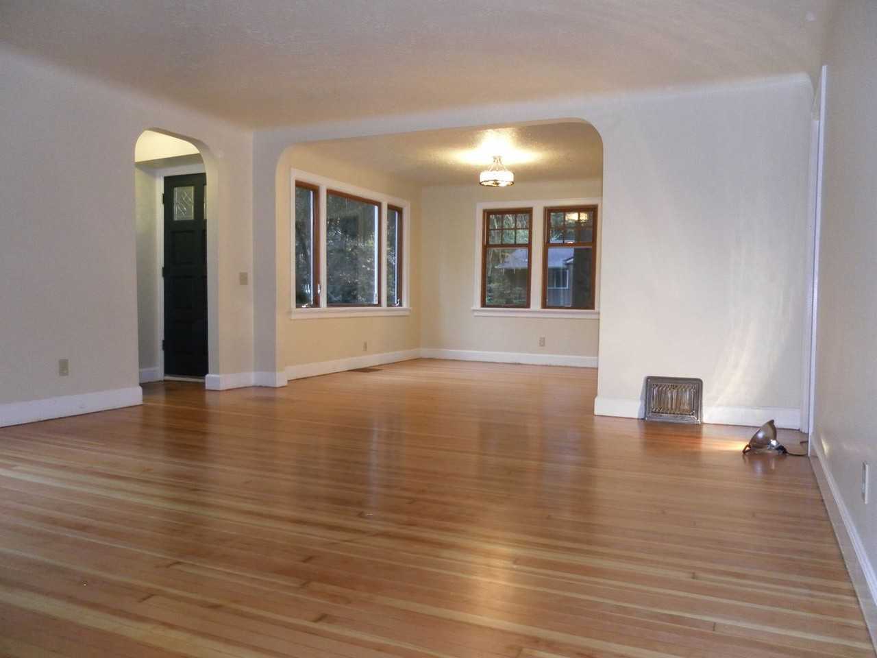 18560 26th Ave Ne - Photo 3 of 16