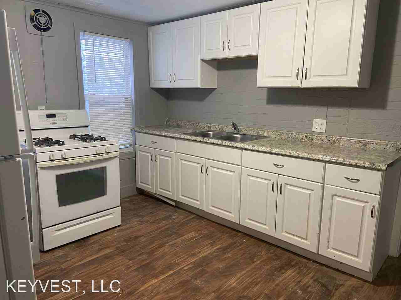 109 E Broad St - Photo 2 of 9