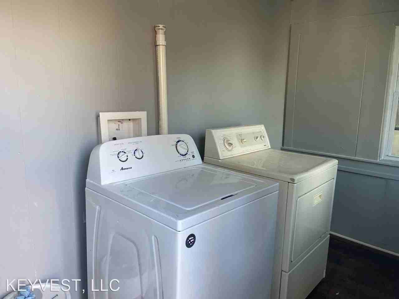 109 E Broad St - Photo 3 of 9